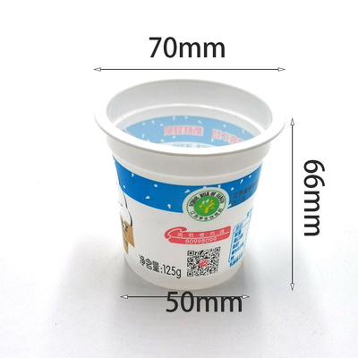Pasten de plastic koppen 100ml van de voedselrang plastic de drankkop van de yoghurtmelk met aluminiumfoliedeksel aan